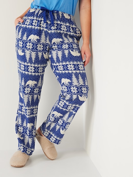 Old Navy Matching Printed Flannel Pajama Pants for Women. 1