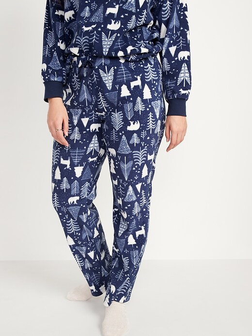 Old Navy Matching Printed Microfleece Pajama Pants for Women. 1