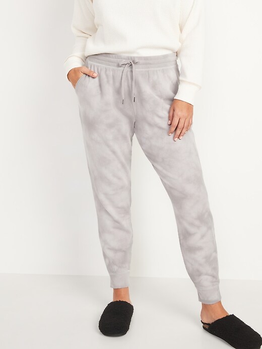 Old Navy Mid-Rise Vintage Street Jogger Sweatpants for Women. 1