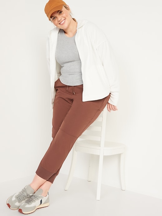 Image number 3 showing, High-Waisted StretchTech Water-Repellent Cropped Jogger Pants