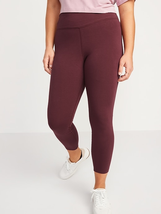 Old Navy Extra High-Waisted PowerChill Crossover 7/8-Length Leggings for Women. 1