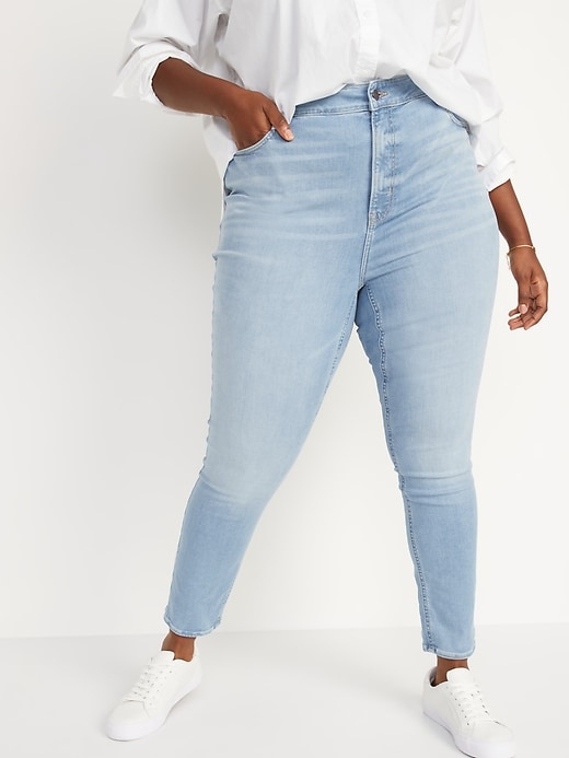 Old Navy's new FitsYou jeans adjust to your body type: 'One size fits  three' - Good Morning America