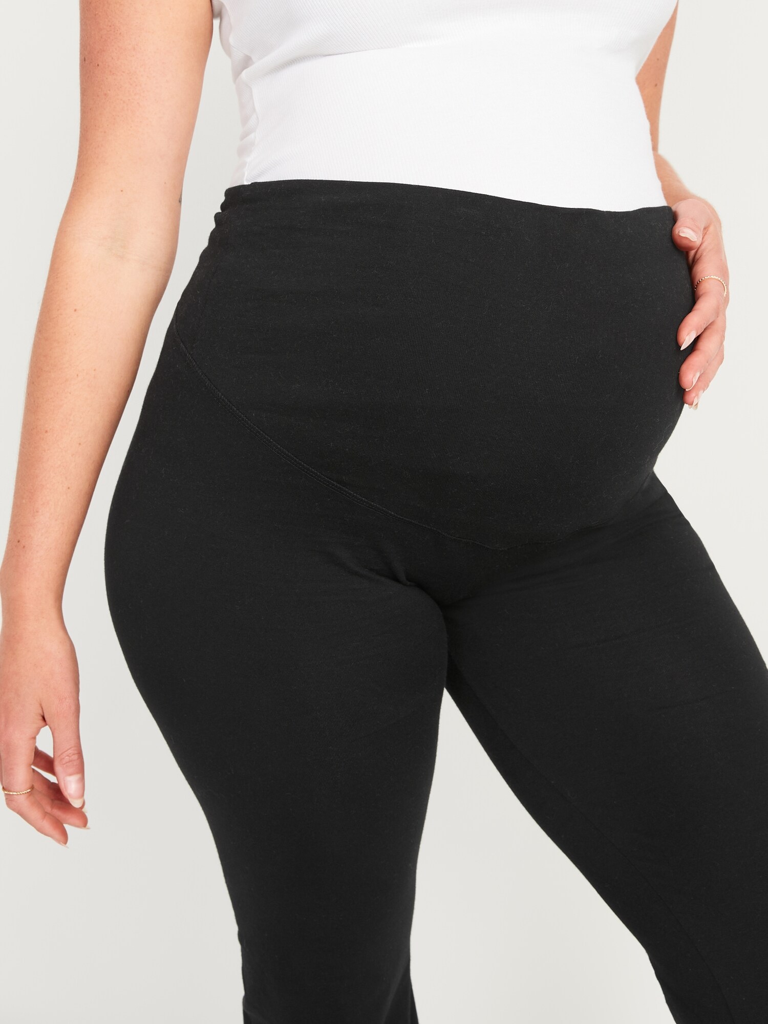 Женские леггинсы Old Navy Maternity Full-Panel Flare, цвет: Чёрный — фото 5