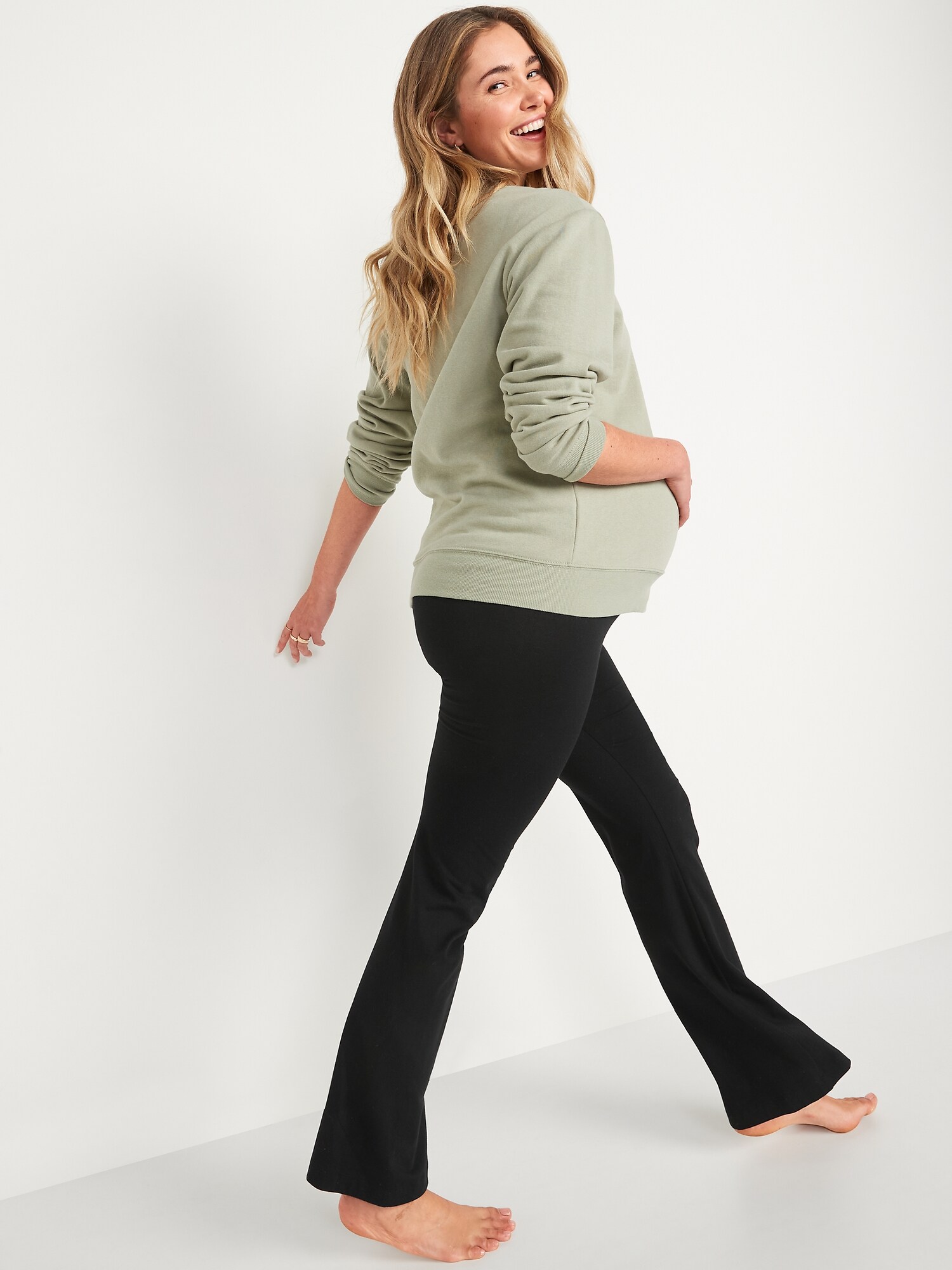 Женские леггинсы Old Navy Maternity Full-Panel Flare, цвет: Чёрный — фото 2