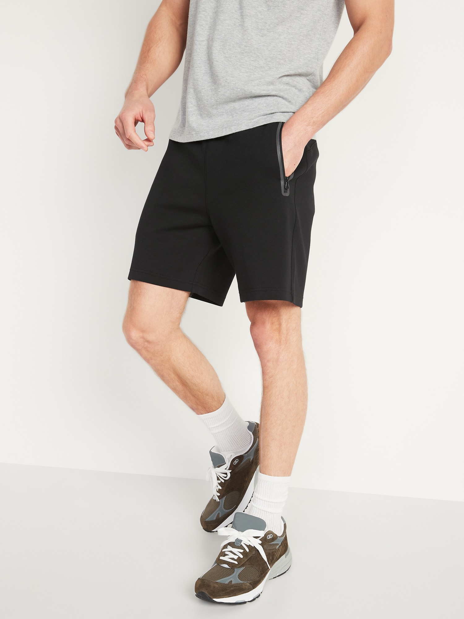 Old Navy Dynamic Fleece Sweat Shorts --7-inch inseam black. 1