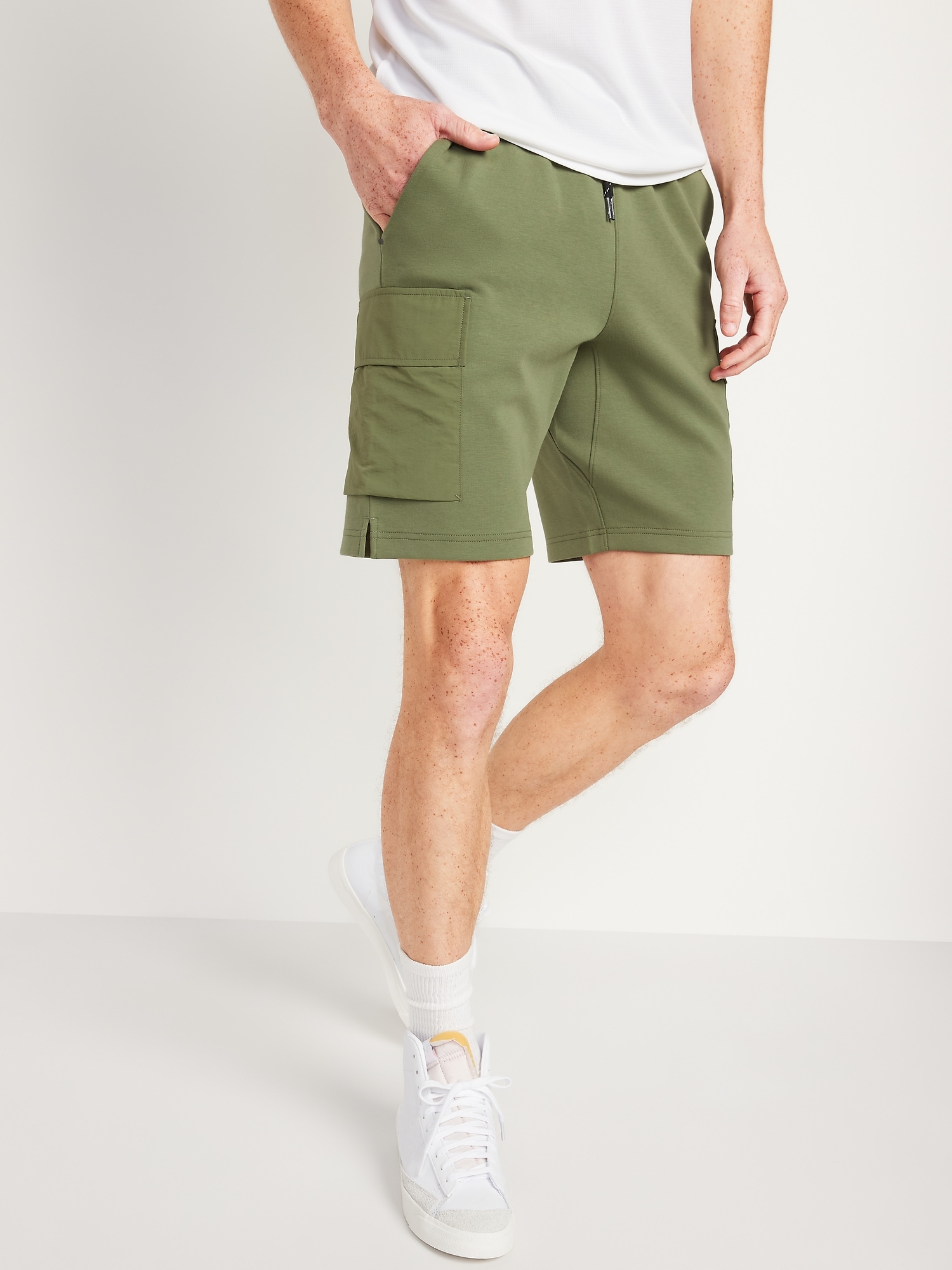 Old Navy Dynamic Fleece Hybrid Cargo Shorts for Men -- 9-inch inseam green. 1