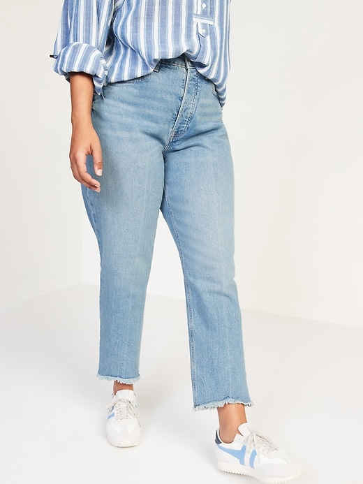 Image number 5 showing, Curvy Extra High-Waisted Button-Fly Sky-Hi Straight Cut-Off Jeans for Women