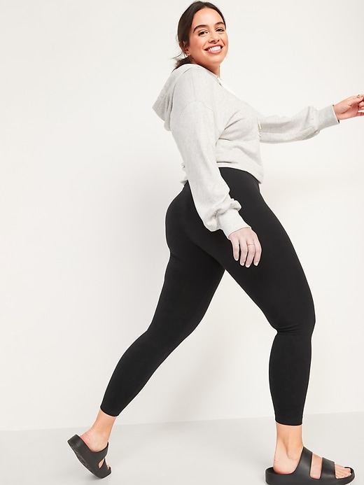 Image number 6 showing, Extra High-Waisted PowerChill Hidden-Pocket 7/8 Leggings