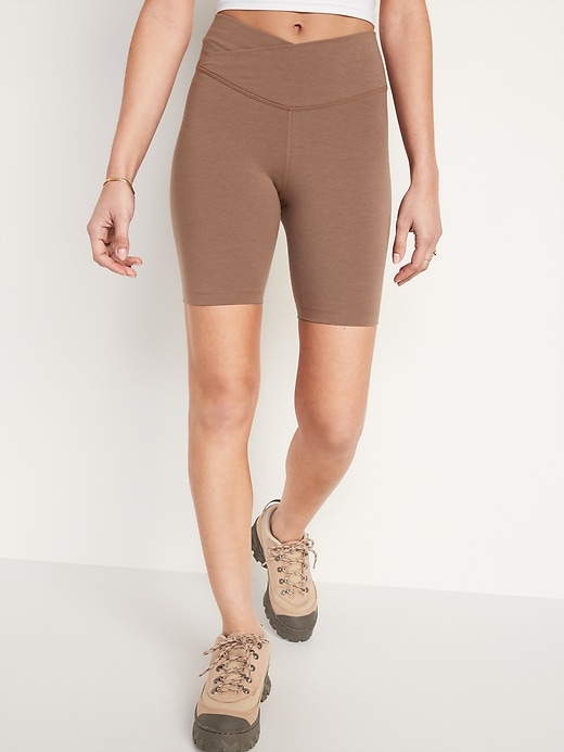Old Navy Extra High-Waisted PowerChill Crossover Hidden-Pocket Biker Shorts for Women -- 8-inch inseam. 8
