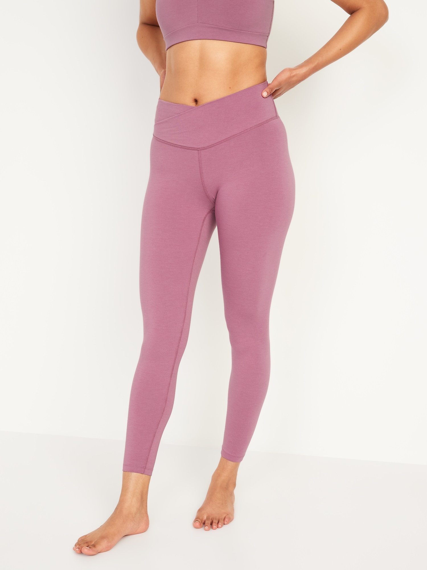 Old Navy Extra High-Waisted PowerChill 7/8 Leggings for Women pink. 1