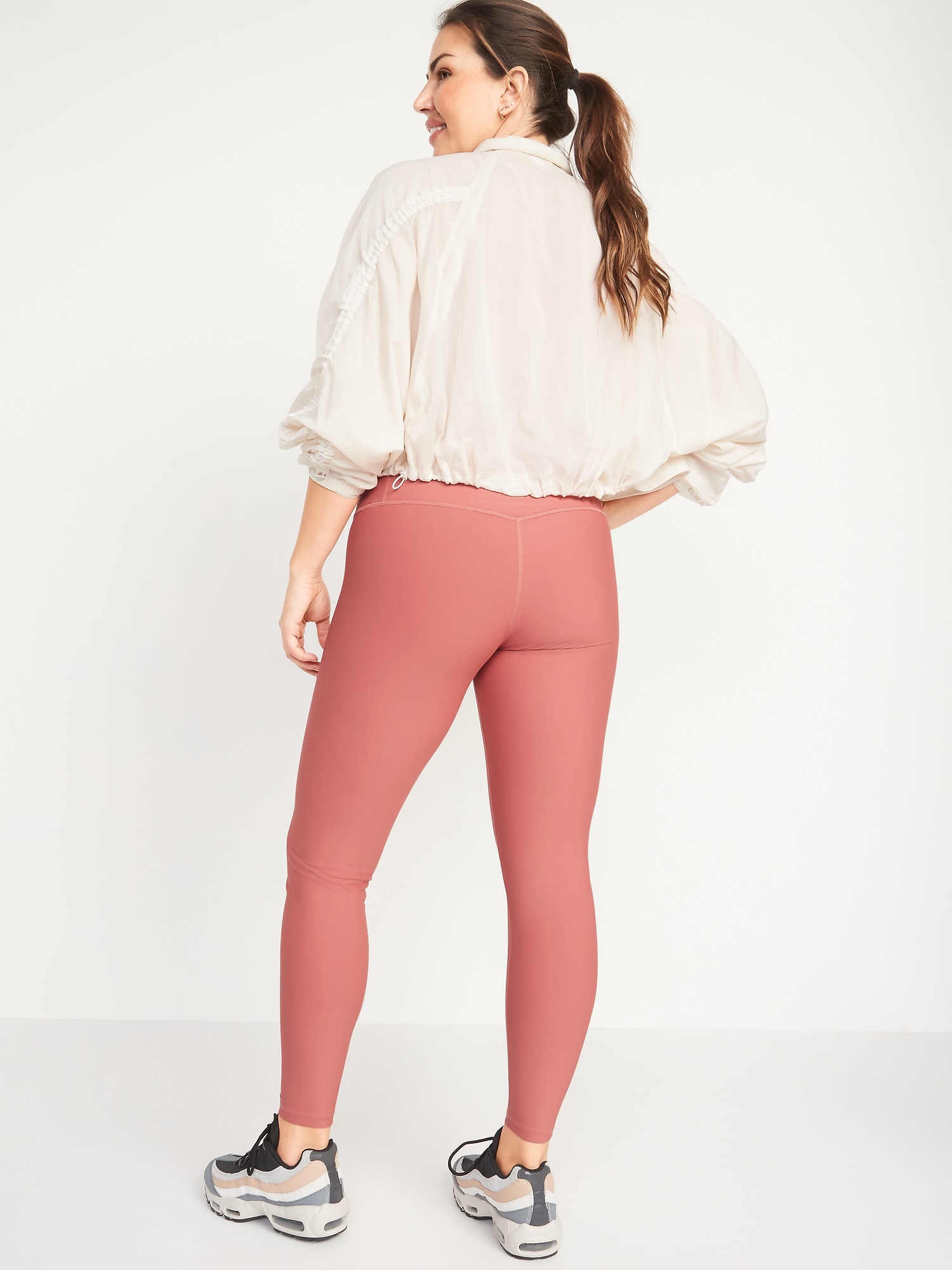Old Navy leggings with 4,000 reviews are on sale for just $15, today only