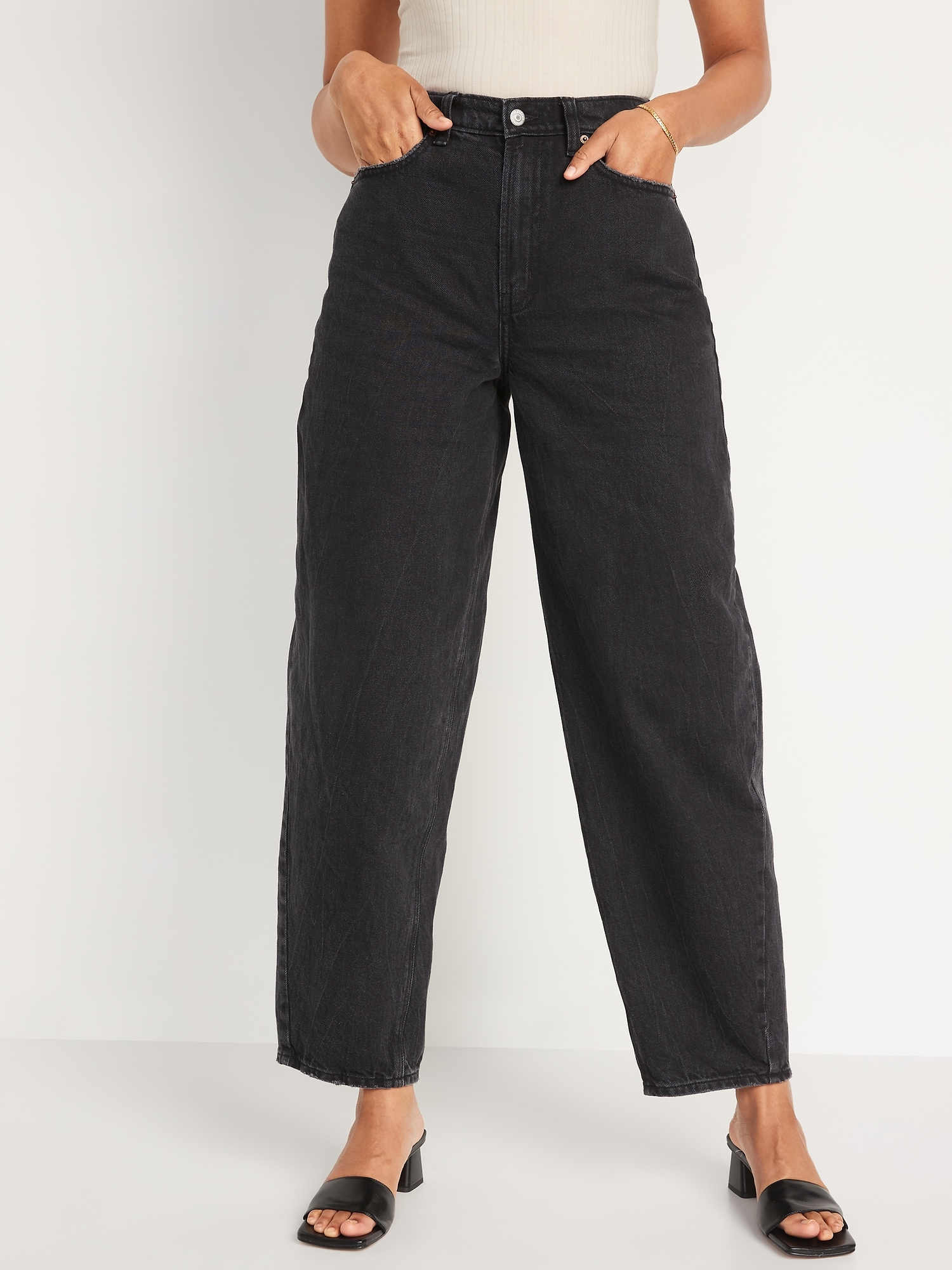 Old Navy Extra High-Waisted Balloon Ankle Jeans black. 1