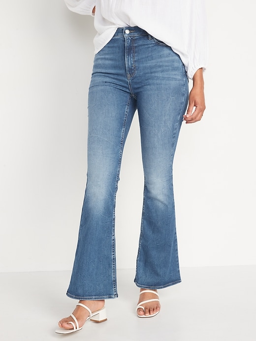 Image number 1 showing, FitsYou 3-Sizes-in-1 Extra High-Waisted Flare Jeans