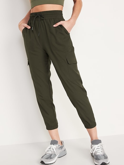 Cargo pants are back: Here's how to style and what to shop - Good Morning  America