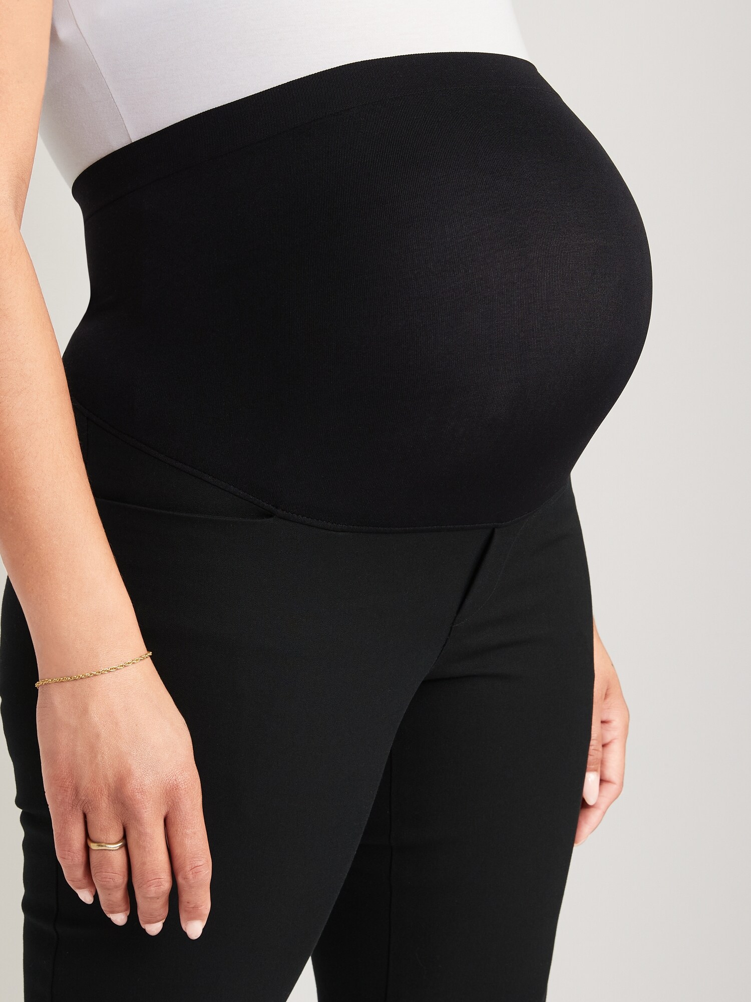 Женские брюки Old Navy Maternity Full-Panel Pixie Straight Ankle, цвет: Чёрный — фото 4