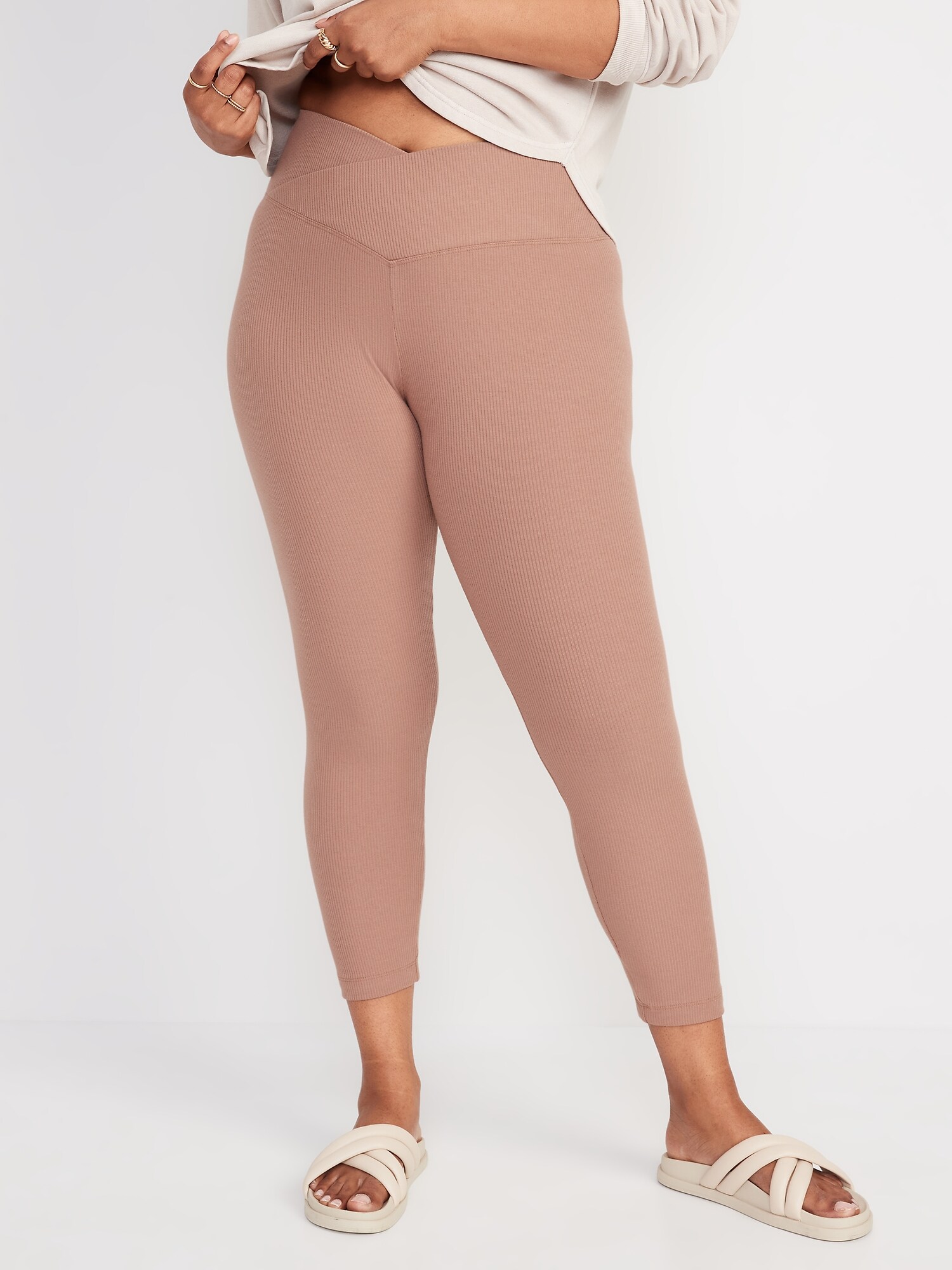 Extra High-Waisted Crossover Rib-Knit 7/8-Length Leggings for