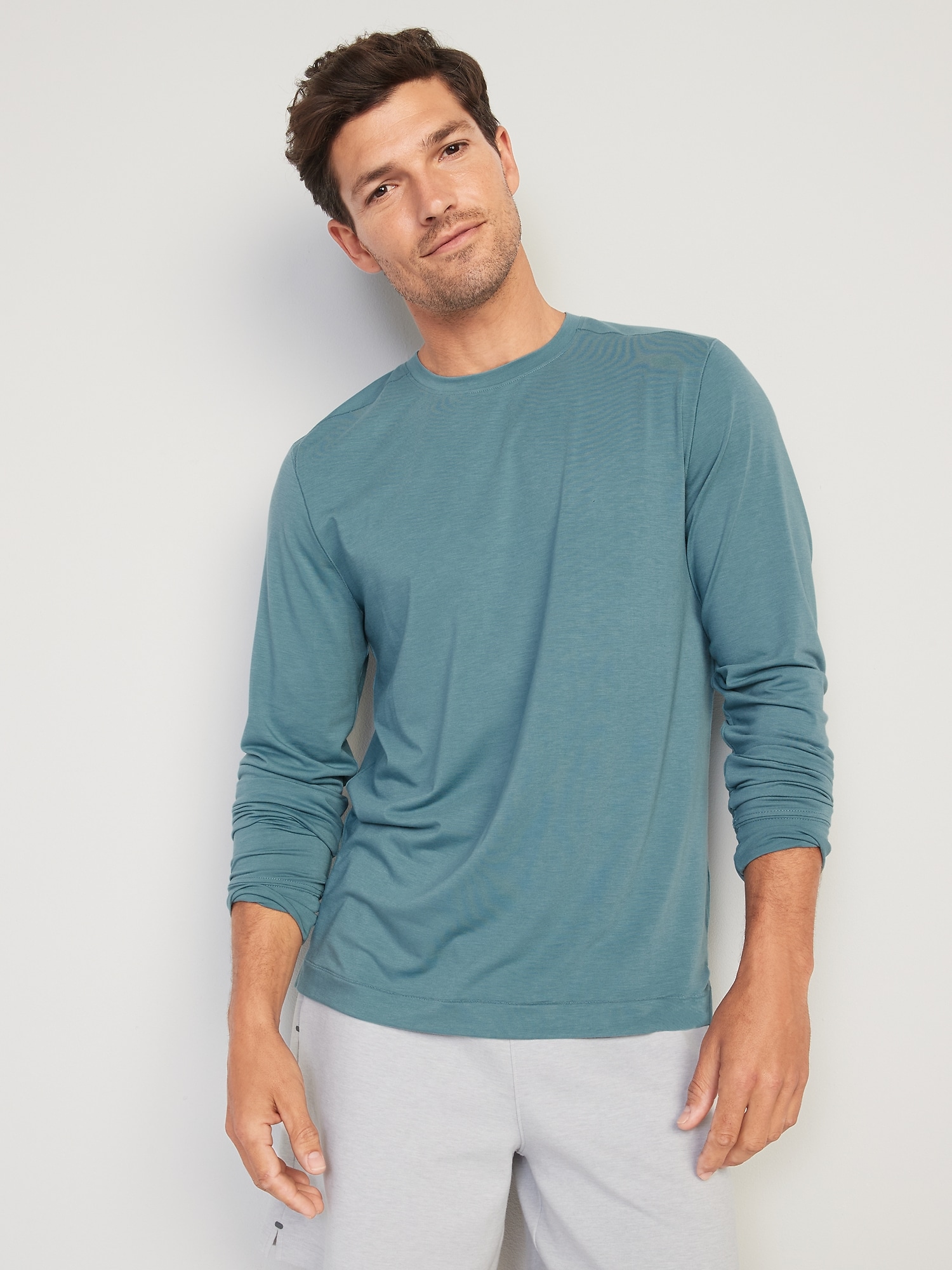 Old Navy Beyond 4-Way Stretch Long-Sleeve T-Shirt for Men blue. 1