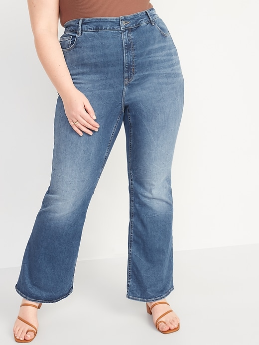 Image number 7 showing, FitsYou 3-Sizes-in-1 Extra High-Waisted Flare Jeans