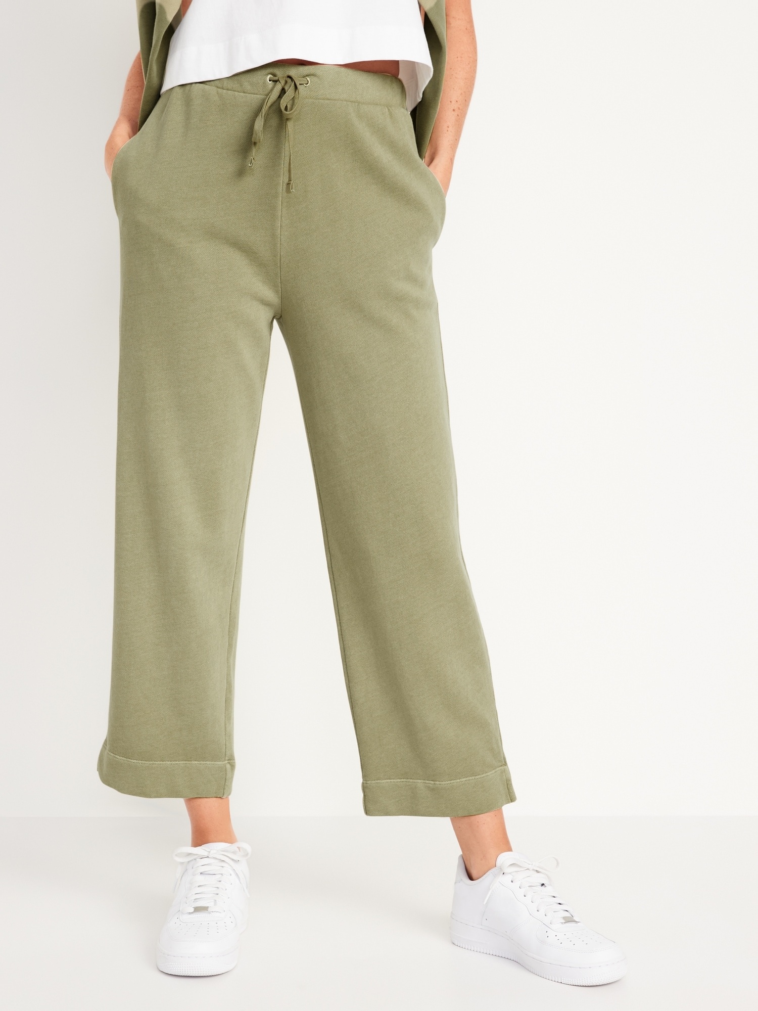 Old Navy Extra High-Waisted Cropped Sweatpants for Women green. 1