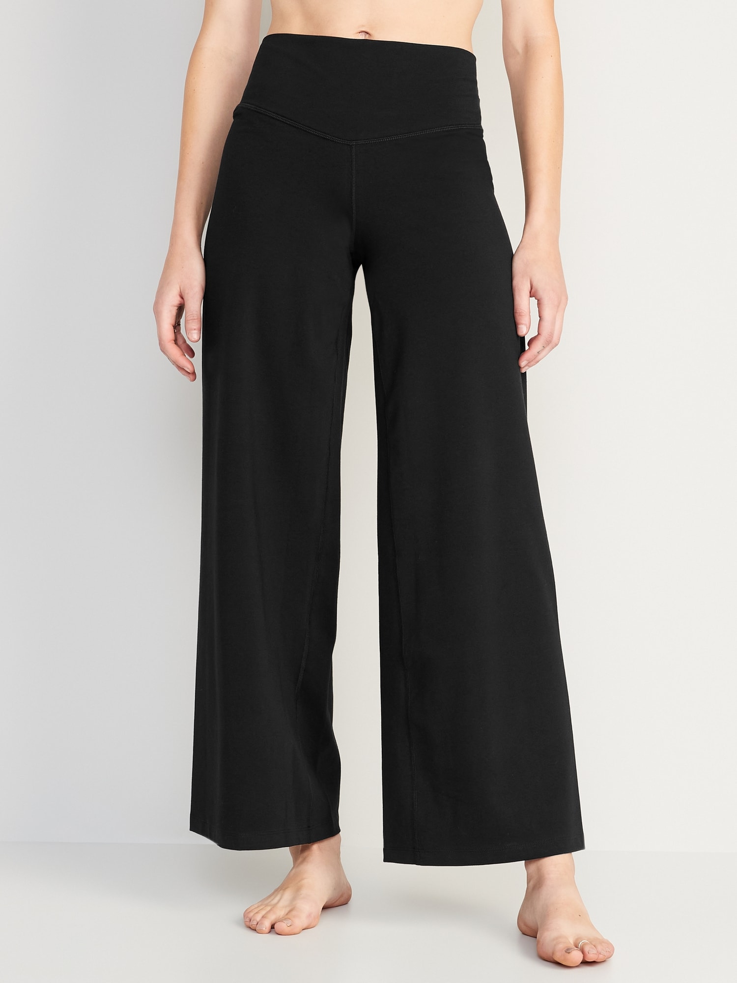 Old Navy Extra High-Waisted PowerChill Wide-Leg Pants black. 1