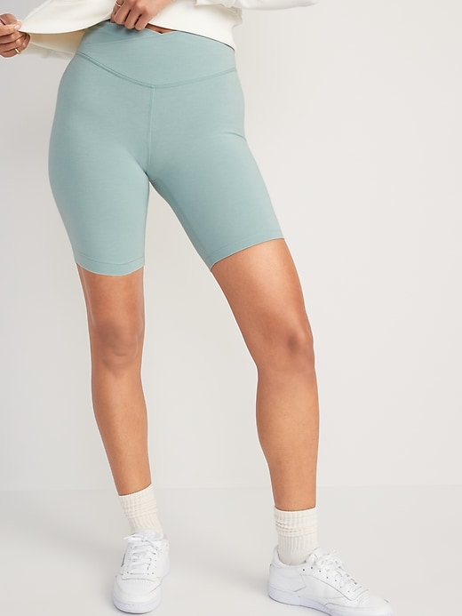 Old Navy Extra High-Waisted PowerChill Crossover Hidden-Pocket Biker Shorts for Women -- 8-inch inseam. 11