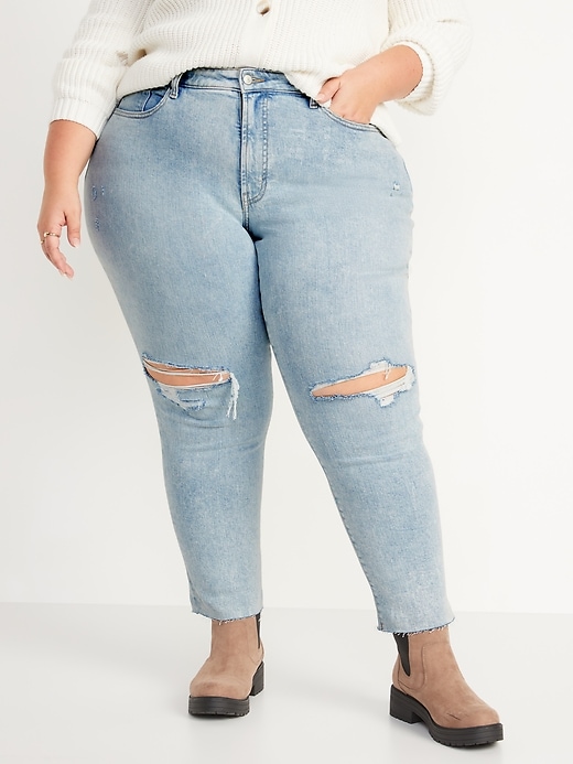 Image number 5 showing, Curvy High-Waisted OG Straight Cut-Off Jeans