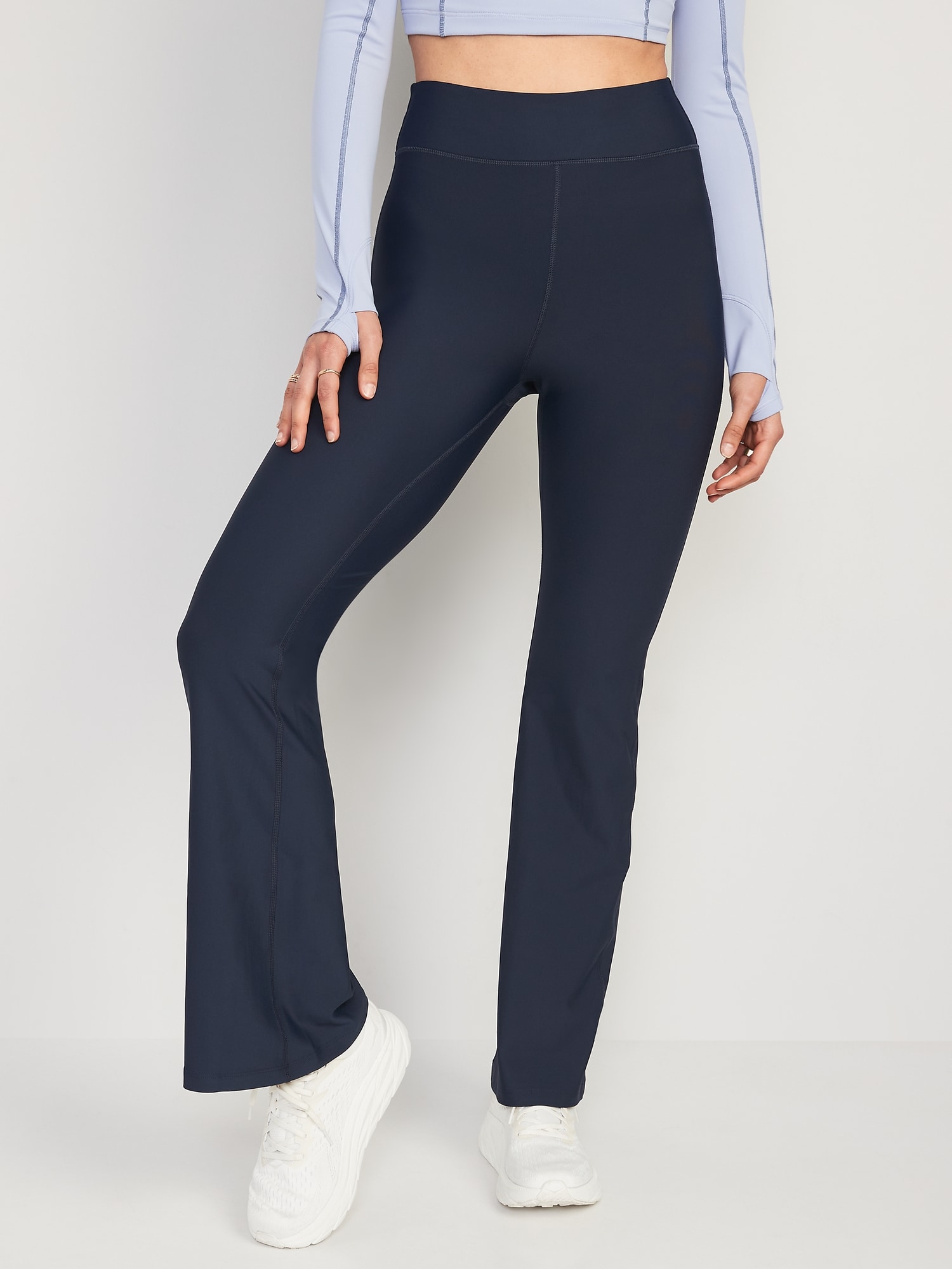 These Old Navy Yoga Pants Look Like Slacks and Are Perfect for Travel