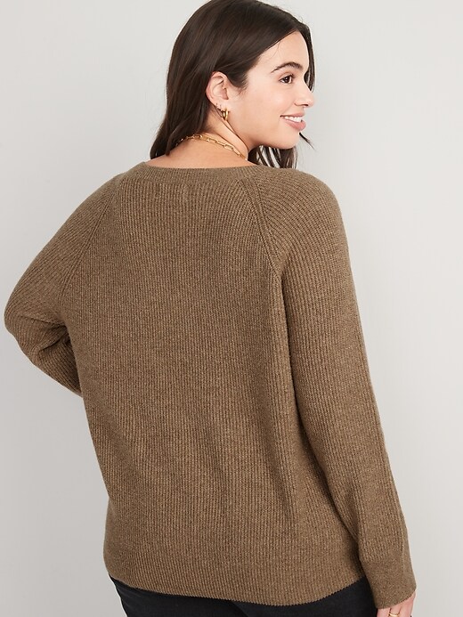 Image number 6 showing, V-Neck Heathered Shaker-Stitch Cocoon Sweater