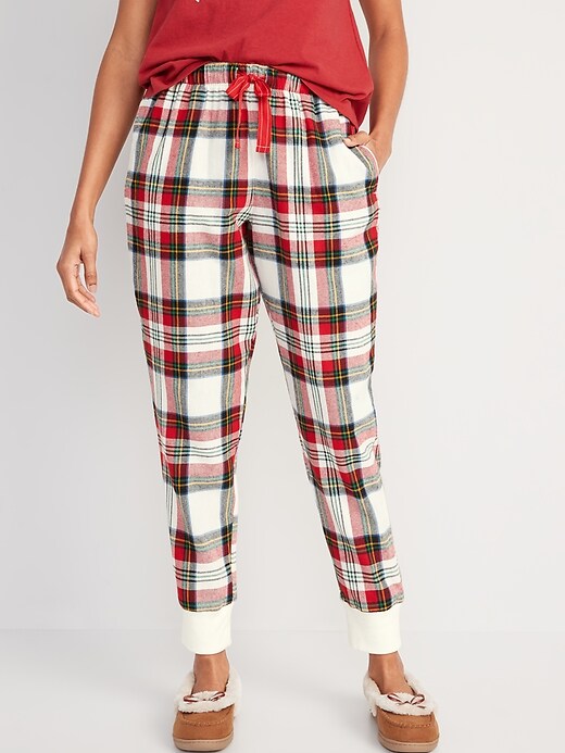 Old Navy Printed Flannel Jogger Pajama Pants for Women. 3