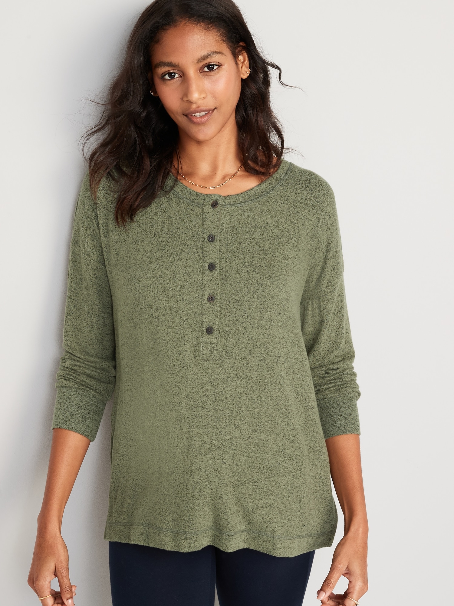 Old Navy Long-Sleeve Plush-Knit Henley Tunic T-Shirt for Women green. 1