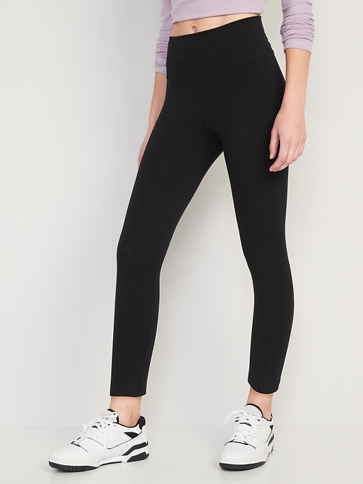 Old Navy Extra High-Waisted PowerChill Hidden-Pocket Cropped Leggings for Women. 6