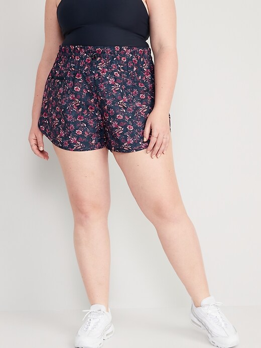 Image number 7 showing, Extra High-Waisted Dolphin-Hem Run Shorts -- 2.5-inch inseam