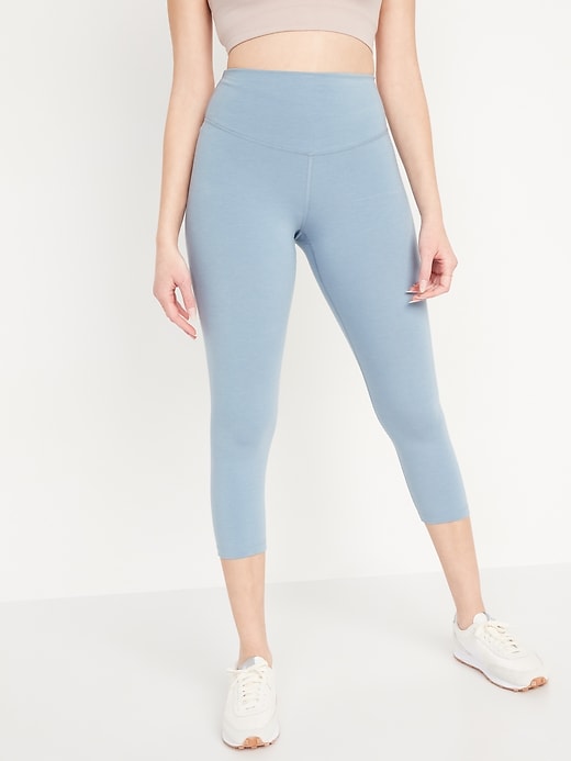 Old Navy Extra High-Waisted PowerChill Hidden-Pocket Cropped Leggings for Women. 5