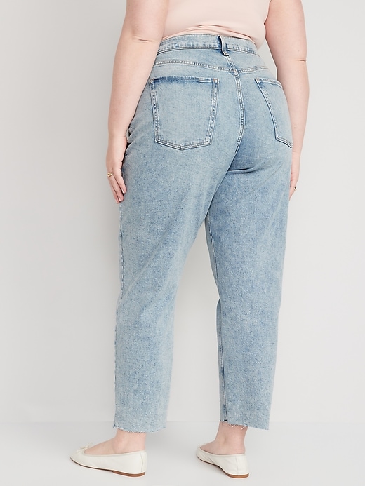 Image number 8 showing, Curvy Extra High-Waisted Button-Fly Sky-Hi Straight Cut-Off Jeans for Women