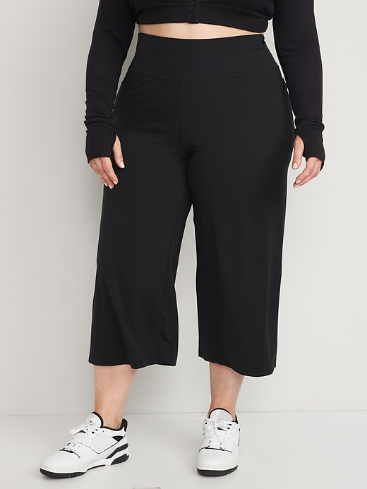 Image number 7 showing, Extra High-Waisted PowerLite Lycra° ADAPTIV Cropped Pants