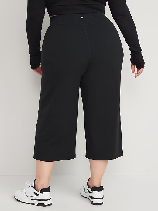 Image number 8 showing, Extra High-Waisted PowerLite Lycra° ADAPTIV Cropped Pants