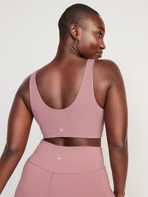 Old Navy Light Support PowerChill Sports Bra, 25 New Activewear Pieces  From Old Navy That You'll Happily Wear Well Into the New Year