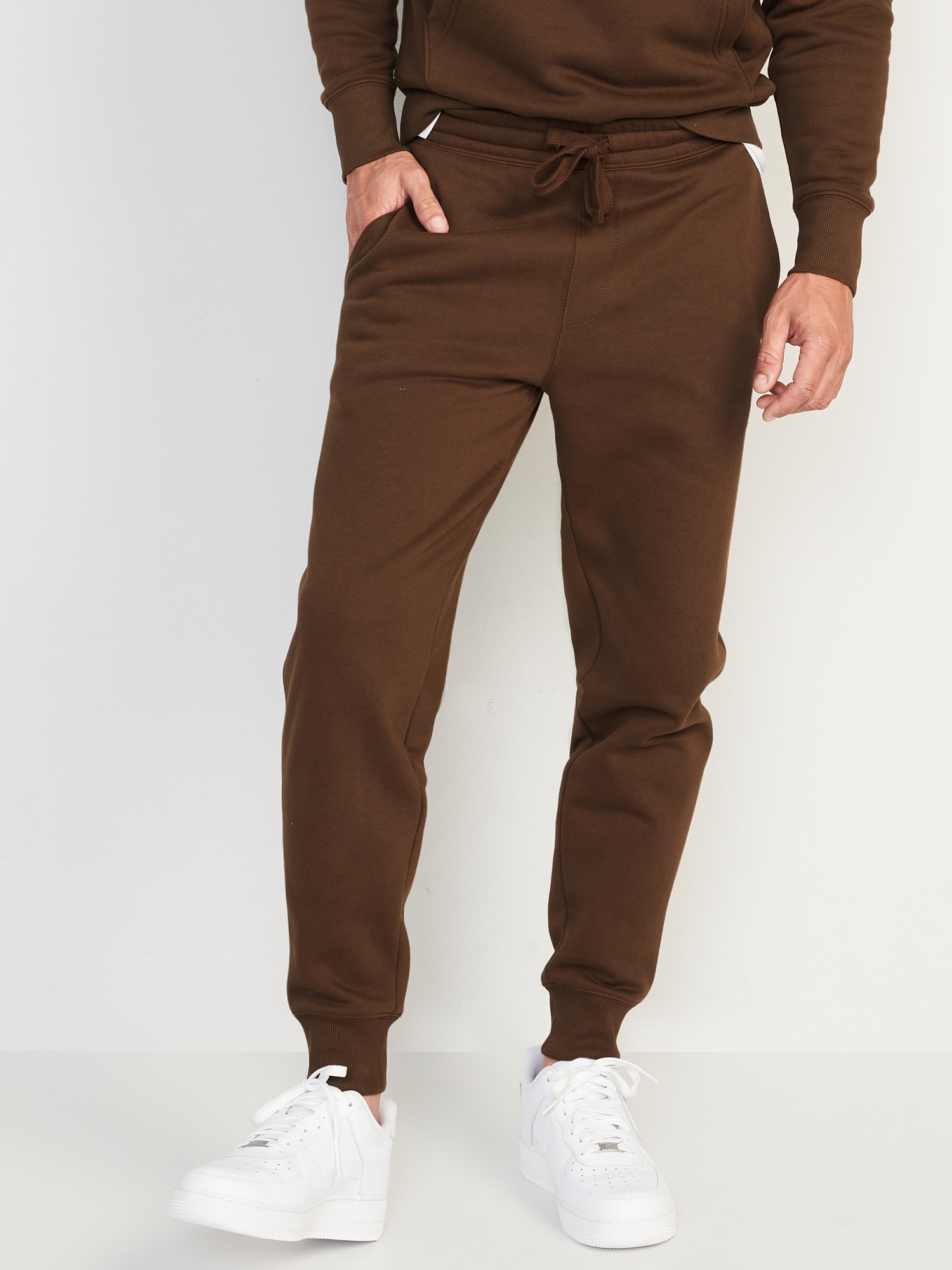 loose jogger sweatpants