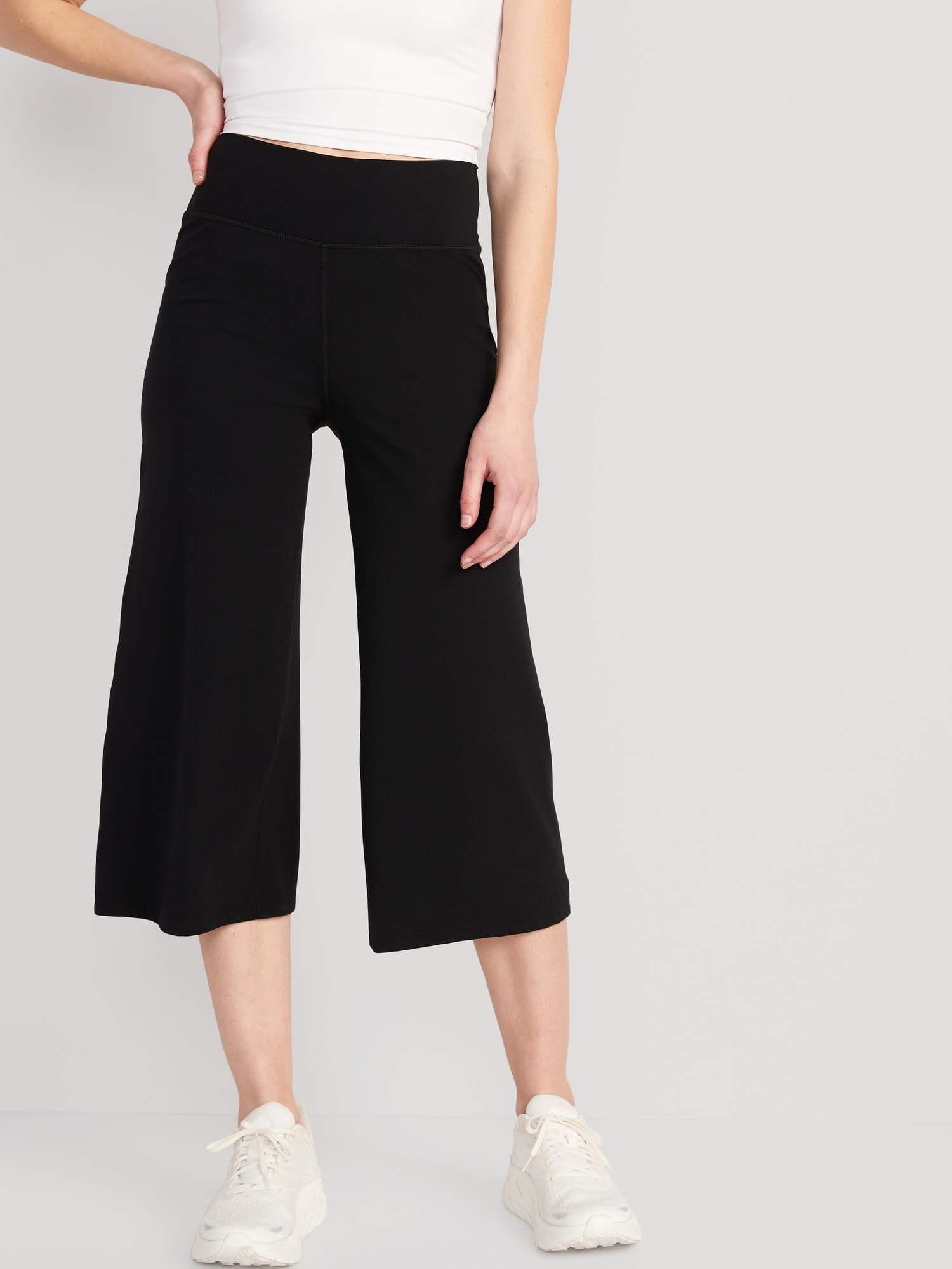 Old Navy Extra High-Waisted PowerLite Lycra° ADAPTIV Cropped Hybrid Pants for Women black. 1