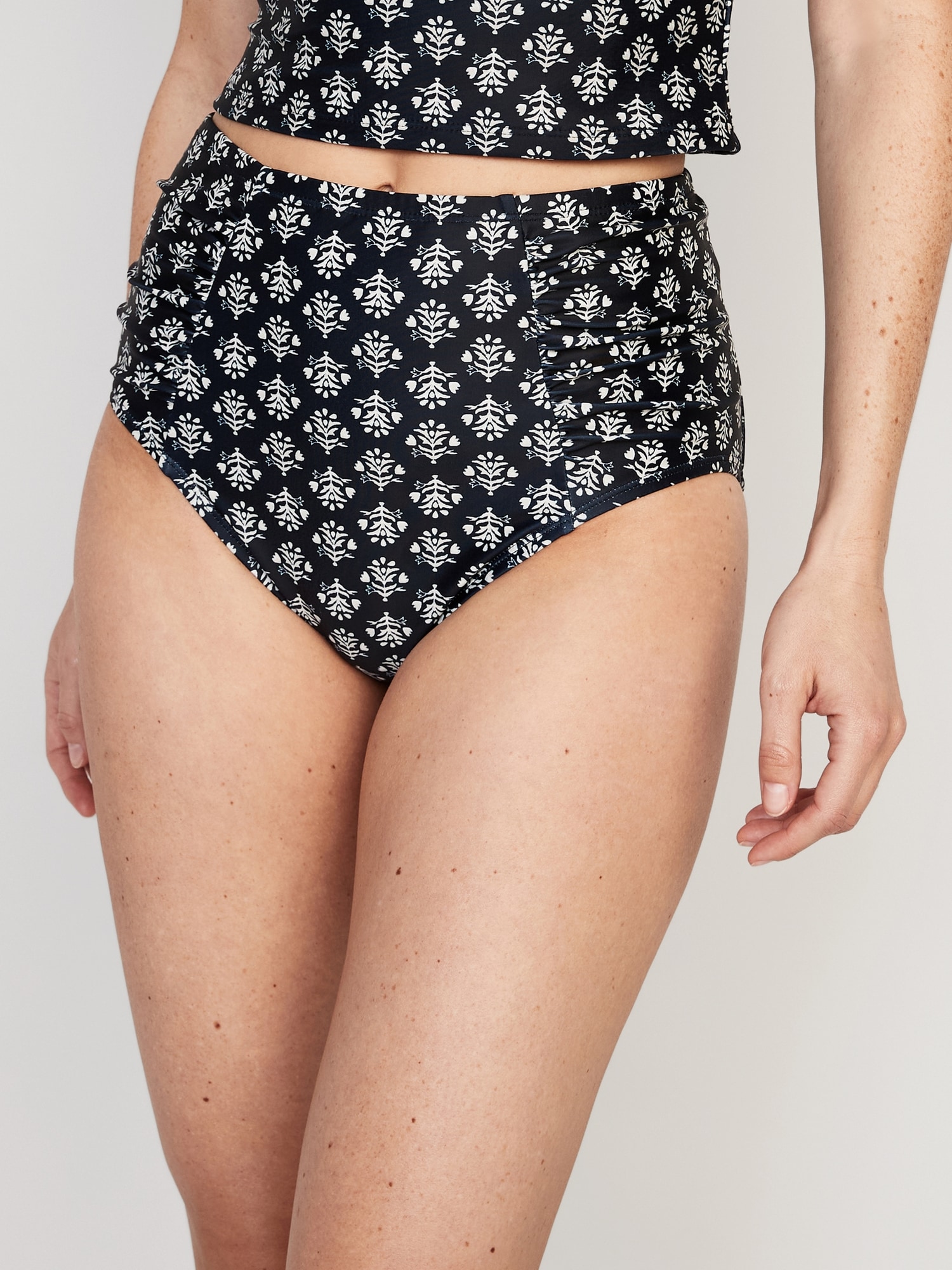 Old Navy High-Waisted Printed Ruched Bikini Swim Bottoms for Women black. 1