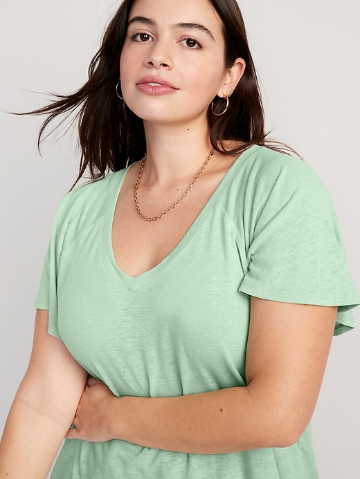 Image number 3 showing, Oversized V-Neck Linen-Blend Tunic T-Shirt