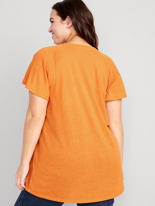 Image number 6 showing, Oversized V-Neck Linen-Blend Tunic T-Shirt