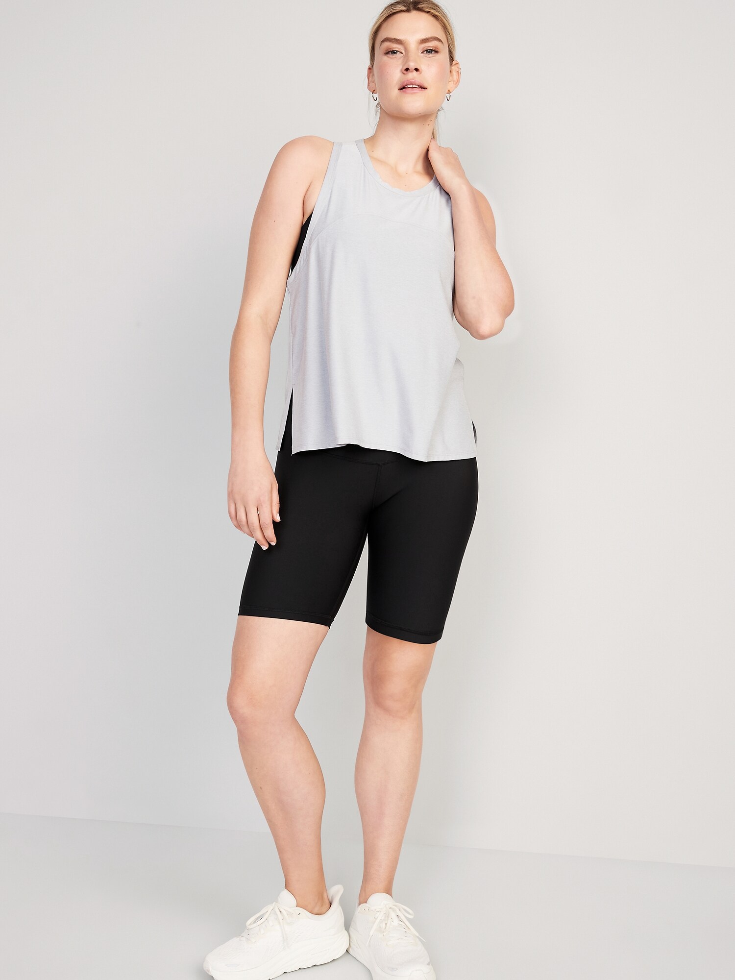 Женские шорты Old Navy Maternity Full-Panel PowerSoft Postpartum Support Biker Shorts -- 8-inch inseam, цвет: Чёрный — фото 3