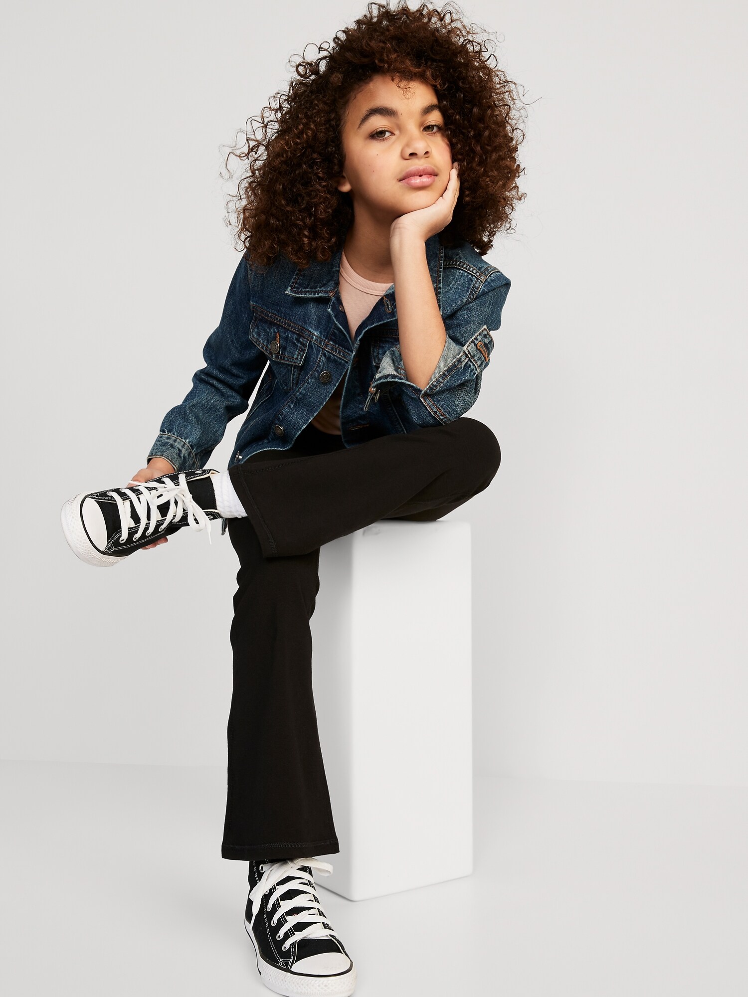 Леггинсы Old Navy High-Waisted PowerChill Crossover Flared Leggings для девочек, цвет: Чёрный, вариант 1 — фото 3