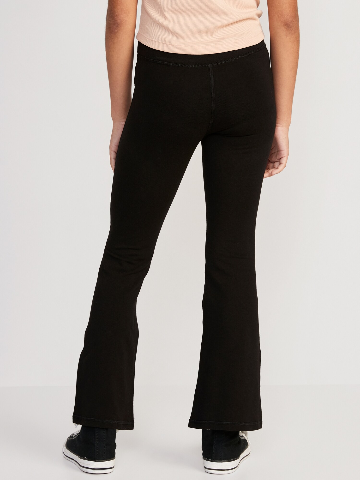 Леггинсы Old Navy High-Waisted PowerChill Crossover Flared Leggings для девочек, цвет: Чёрный, вариант 1 — фото 2