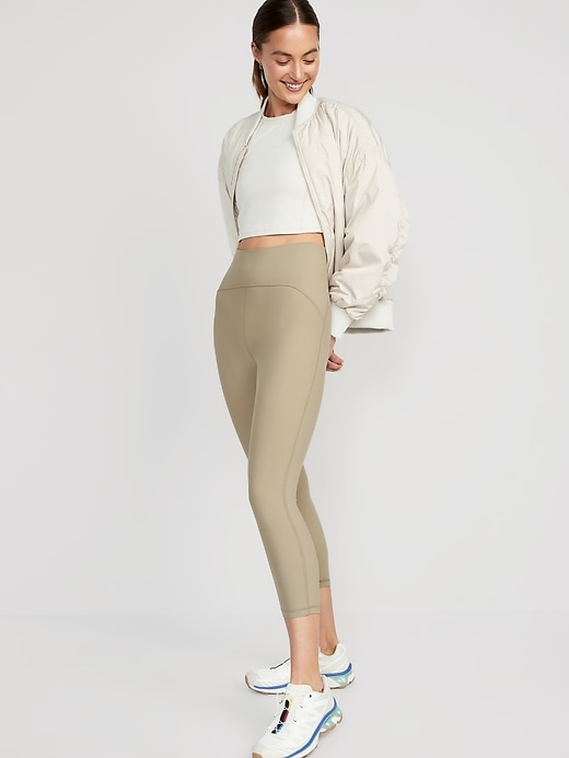 Extra High-Waisted PowerLite Lycra® ADAPTIV Cropped Leggings