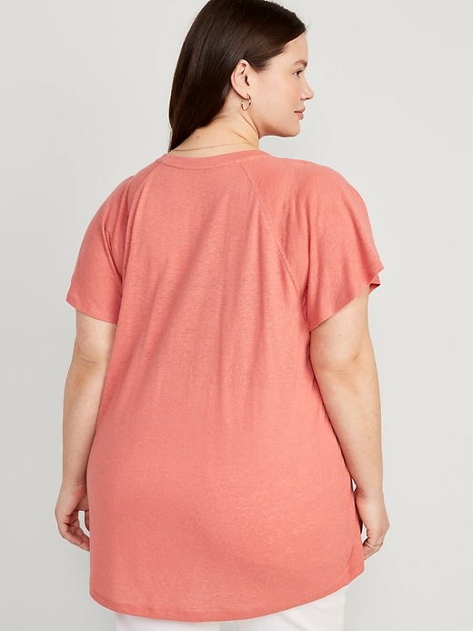 Image number 8 showing, Oversized V-Neck Linen-Blend Tunic T-Shirt
