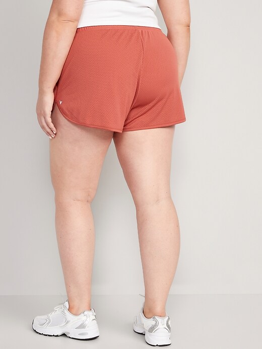 Image number 8 showing, Mid-Rise Dolphin-Hem Performance Shorts -- 3-inch inseam