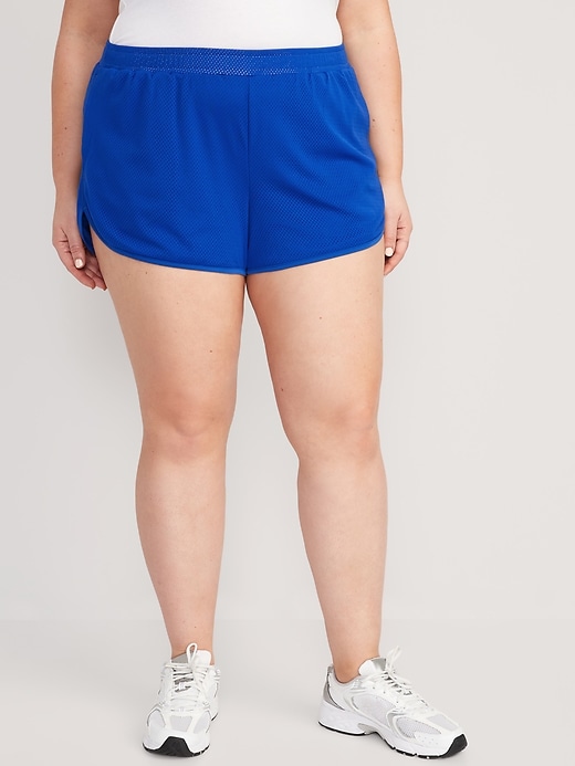 Image number 7 showing, Mid-Rise Dolphin-Hem Performance Shorts -- 3-inch inseam