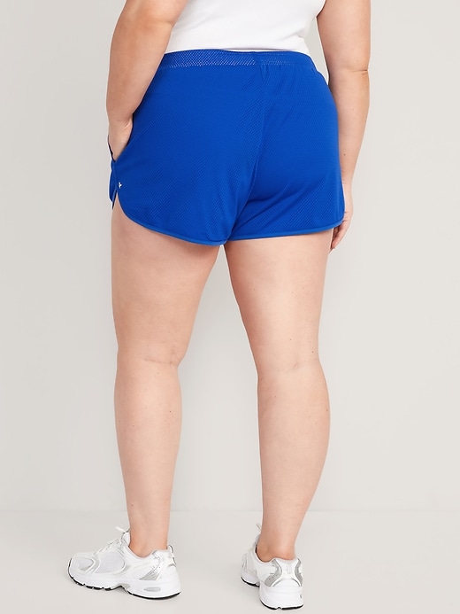 Image number 8 showing, Mid-Rise Dolphin-Hem Performance Shorts -- 3-inch inseam